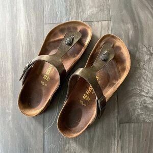 Bronze Birkenstock Gizeh sandals size 9.5 40